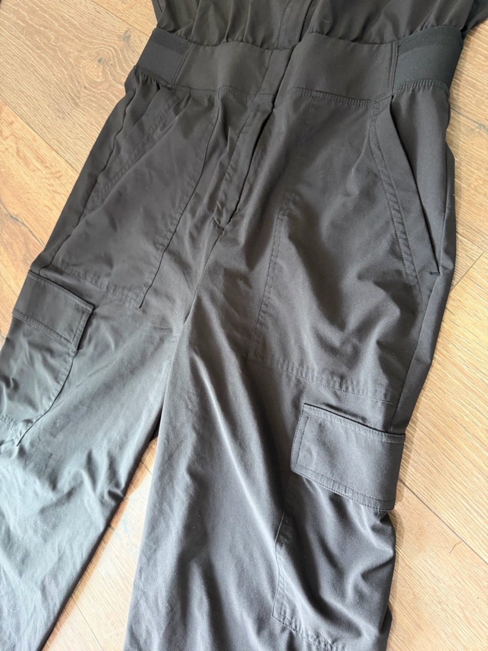 ATHLETA Brooklyn Utility Jumpsuit Black Size 8P EUC Sleeveless Cargo Stretch - Picture 7 of 9